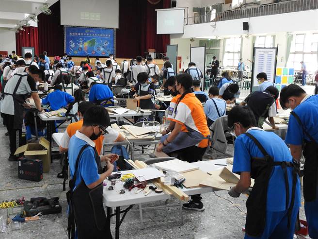 南投县国中生活科技创作竞赛，在旭光高中同场竞技。（南投县政府提供／廖志晃南投传真）