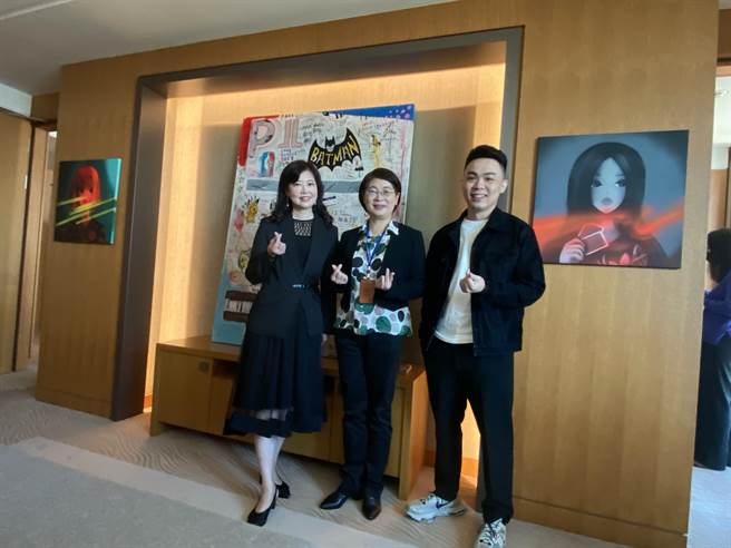 「ART TAICHUNG 2021 台中艺术博览会」将在12月3日在日月千禧酒店登场，主办活动的社团法人中华民国画廊协会16日特别在总统套房举办举办展前记者会暨贵宾预览。（冯惠宜摄）