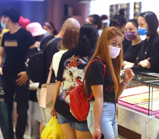 重啟移工引進 首張移工COVID-19健康險獲准。（資料照/陳怡誠攝）