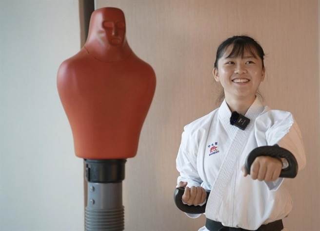 國立暨南大學蕭霈瑜，參加全國大專運動會勇奪空手道個人「型」金牌。（暨大提供／廖志晃南投傳真）