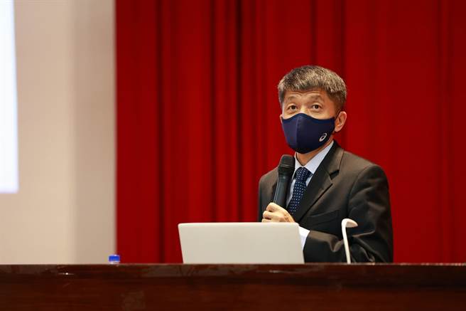 高雄市政府卫生局副局长林盟乔16日出席国立高雄大学「卓越讲座」，推广健康促进观念。（高雄大学提供／林瑞益高雄传真）