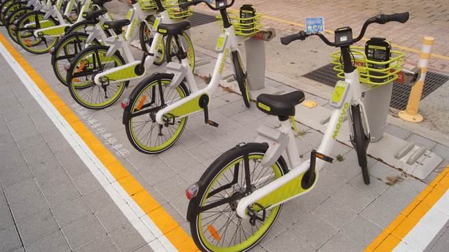 彰化县公共自行车系统2.0，从之前的YouBike全面转换为MOOVO智慧单车，本月10日已经全面完成布建，总计1650辆新单车上路骑乘。（谢琼云摄）