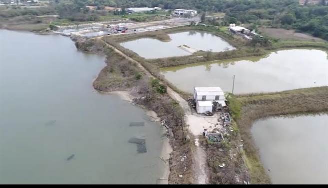 警方动员大批警力进行地毯式搜索外，也由地区空拍机玩家议员董森堡及义消李俊龙等人协助空拍搜寻。（警方提供）