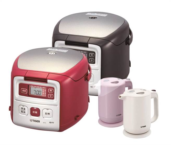 SOGO復兴馆only SOGO买贵奉送，復兴独家虎牌3人份微电脑电子锅+快煮壶1公升，1组原价1万1950元、特价4990元，限量30组。（SOGO提供）