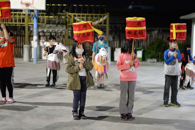 斗南镇新光社区小布马的练习情形。（云林县府文化观光处提供）