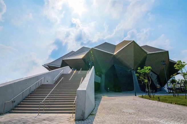 台北流行音乐中心，以流行音乐产业出发、描述流行文化与生活型态的机能型园区。（翻摄自打开台北官网）