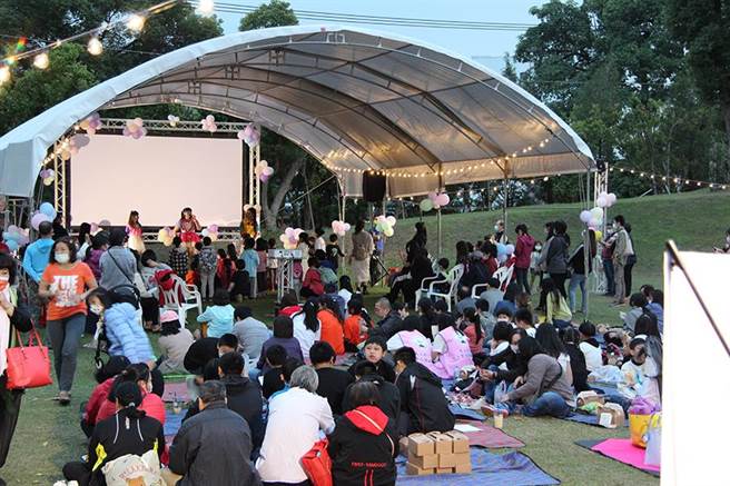 蓁蓁姐姐工作坊受邀表演。圖晨光智能發展中心提供