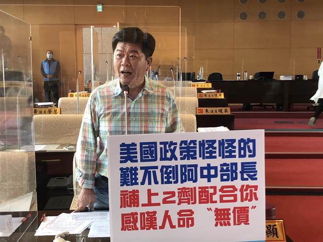 市议员陈政显今天质询痛批，中央不负责任的作法，要求台中市政府替中央政府做亡羊补牢的工作。(陈世宗摄)
