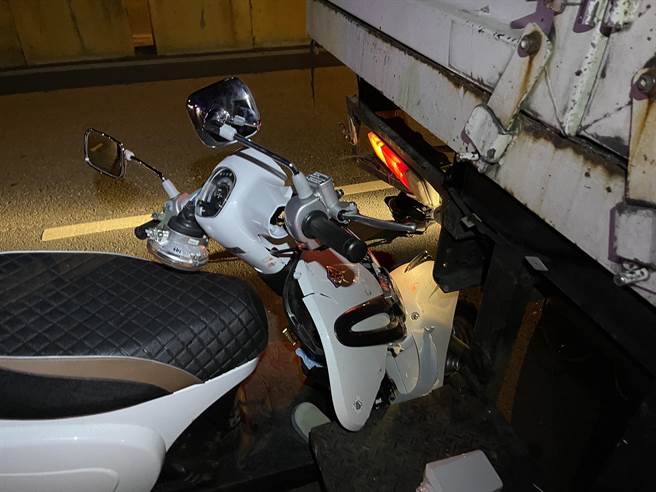 男子骑机车迎面撞停等货车，抢救多日宣告不治。(翻摄照片／吕筱蝉桃园传真)