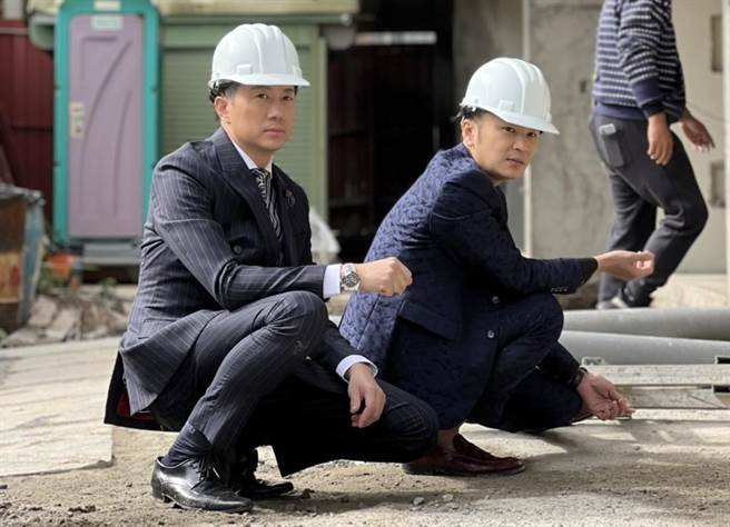 吳皓昇與張書偉到工地拍攝。（民視提供）