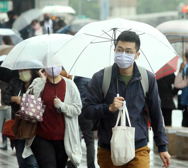 明(17日)水气开始增加，中北部及东半部有局部短暂雨。(报系资料照)