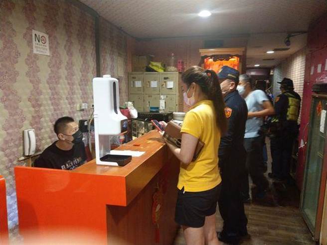 阿公店业者苦等半年终于復业。（陈鸿伟摄）