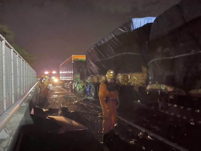 国道1号17日凌晨发生4车连环撞死亡车祸。（警方提供）