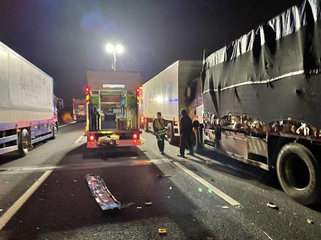 国道1号17日凌晨发生4车连环撞死亡车祸。（警方提供）