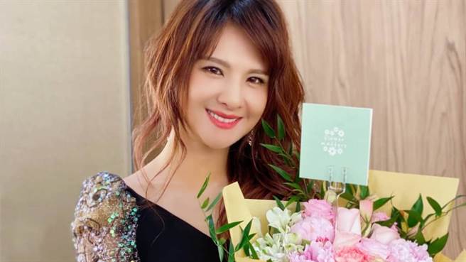 郭静上周前往新加坡开唱时竟在饭店中意外被反锁，紧急call经纪人救援。（图／FB@郭静 Claire）