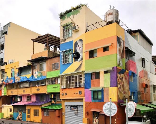 一年一度的高雄苓雅国际街头艺术节20日将在迷迷村盛大登场，今年融入「光」的元素，并将艺术版图扩及至台湾灯会场地之一的卫武营。（苓雅区公所提供／洪浩轩高雄传真）