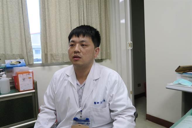 彰化医院免疫风湿科医师王仕凯就说，类风湿性关节炎是一种全身性自体免疫疾病免疫系统失调产生自体抗体而去攻击自己的关节，造成关节发炎、破坏，甚至变形。（院方提供／吴建辉彰化传真）