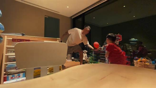 余文乐在节目中分享跟子女们的亲子时光。（Inside out节目提供）