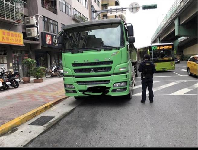 士林警分局近日規劃大型車違規專案。（圖／警方提供）