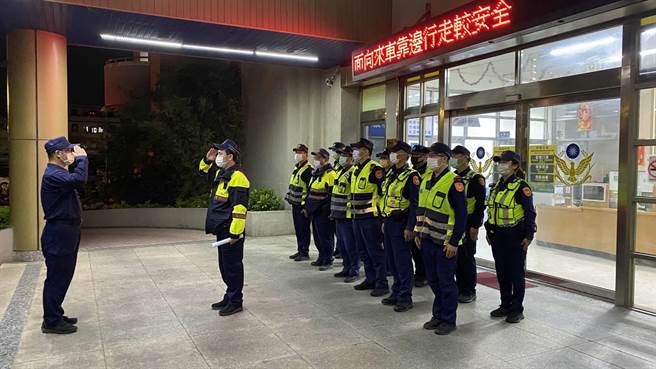 金门警方扩大临检，金城分局整装待发。（警方提供）