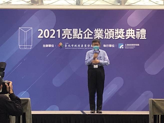 對於指揮中心發言人莊人祥稱高端是「加打」，台北市長柯文哲酸回0＋N=N。（楊亞璇攝）