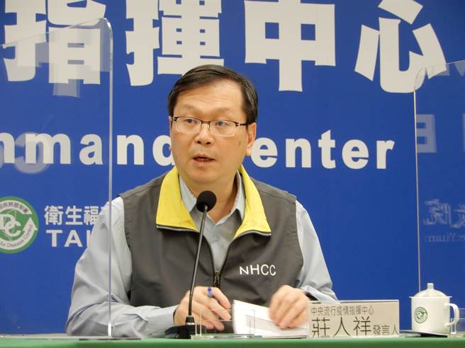 中央流行疫情指揮中心日前宣布，因應民眾緊急出國需求，曾接種高端疫苗者可混打AZ、BNT、莫德納疫苗，引發台北市長柯文哲砲轟，「這不是混打，而是重打」，但指揮中心發言人莊人祥強調不是重打，應該是加打。（資料照，林志成攝）