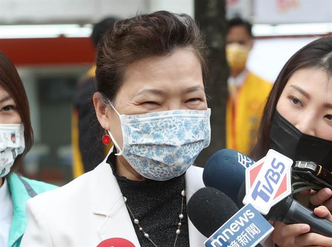 國際油價飆漲，中油為穩固民生物價，自行吸收漲幅，預估年度虧損將達400億元，經濟部長王美花17日於立法院經濟委員會答詢時強調，年底氣價會持續凍漲。（資料照，鄭任南攝）