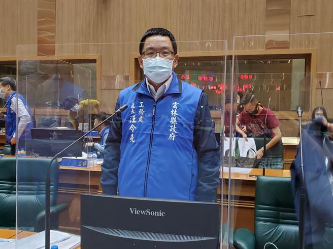 云林县政府工务处长汪令尧本周两度被时力女议员罚站。（周丽兰摄）