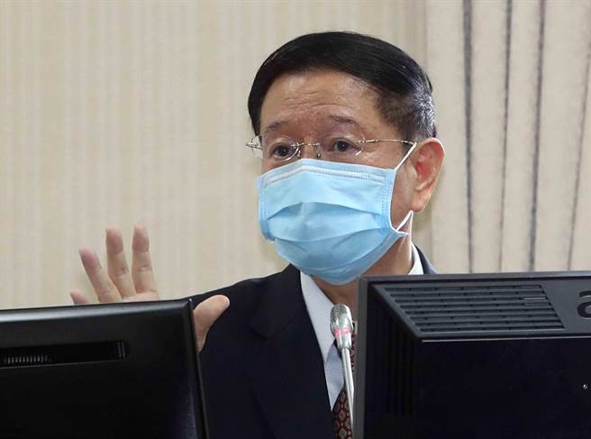 台美「国防检讨会谈」即将在美国时间16日与17日展开，国防部副部长王信龙上午在立法院表示，会议重点军事安全合作方面，但今天上午还没开始开会。（刘宗龙摄）