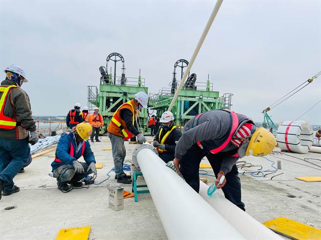 实际工程进度超前达到93.76％，现场加紧施工现况。（金门县府观光处提供）