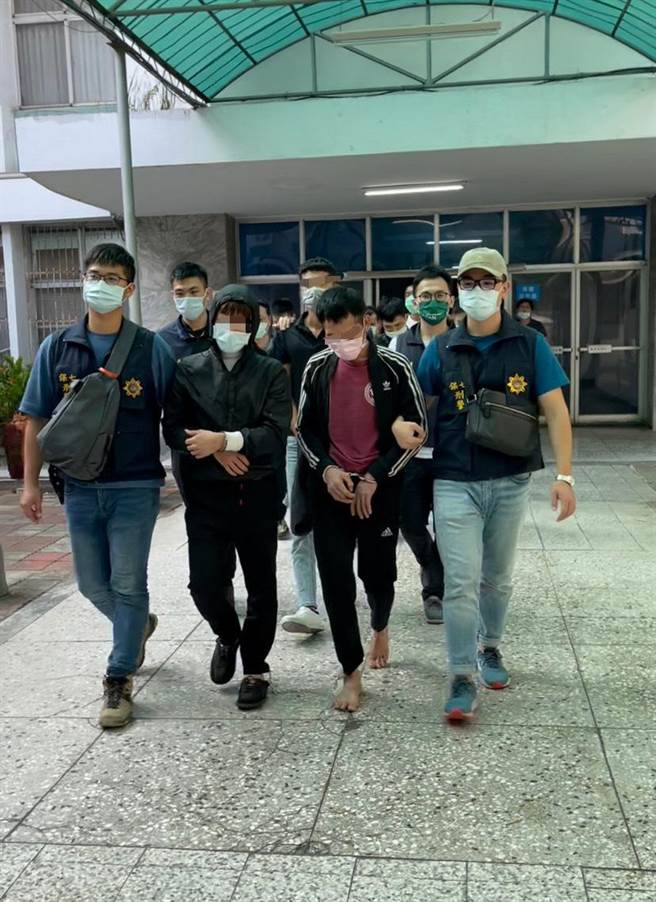 警方逮捕24岁林姓男子主嫌共5名台湾籍男子负责收受扁柏金砖销赃。（图／保七总队提供）