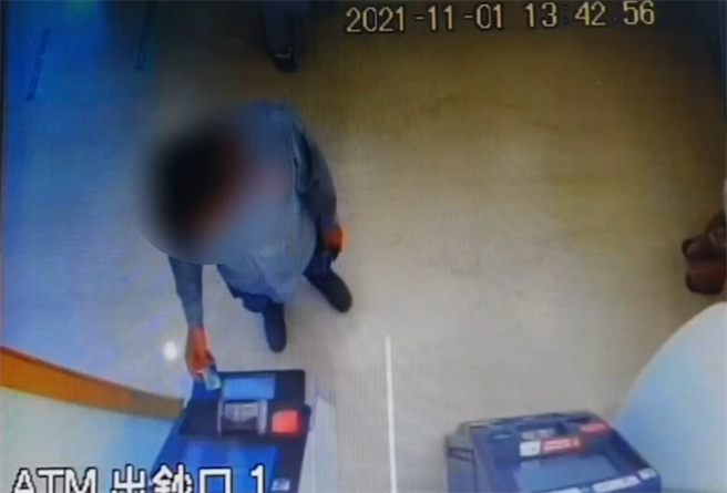 洪男看到可直接提領現金，就盜領3萬元後隨即逃逸。（翻攝照片／洪靖宜）