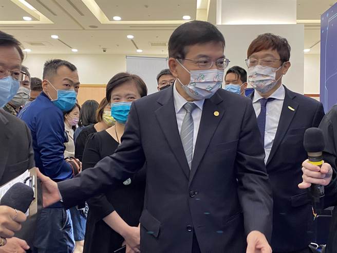 交通部长王国材再谈环岛高铁不是梦，新科技可让环岛一周只要一小时。（陈佑诚摄）