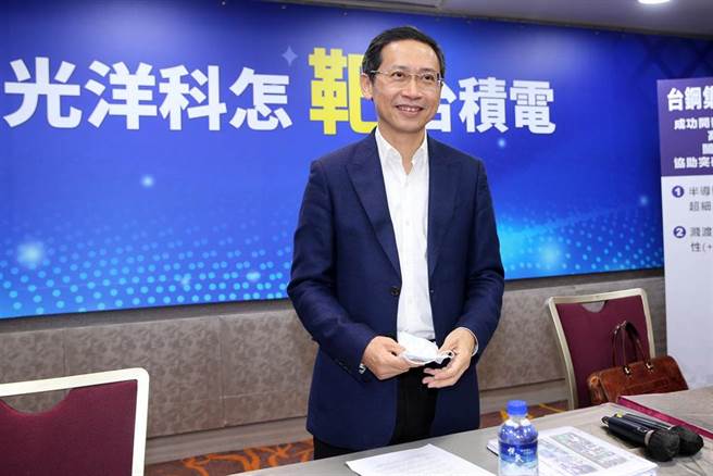 光洋科新任董事长王炯棻17日亲上火线反击公司派的指控。（黄世麒摄）
