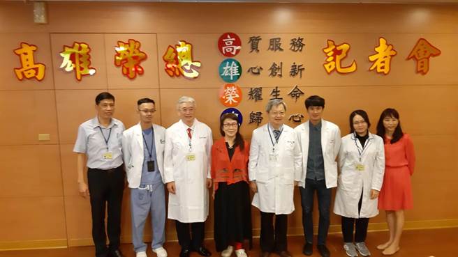 高雄榮總醫院研究發現靜脈雷射光療可以促進血液循環，改善疼痛，並增進睡眠品質，除了有效治療偏頭痛症狀，更是中風復健治療的新趨勢。（高雄榮總提供／洪浩軒高雄傳真）