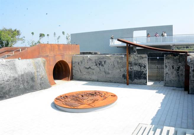 由台糖舊紙漿廠改建而成的屏東縣民公園，於2022德國設計獎中脫穎而出，獲得金獎肯定。（林和生攝）