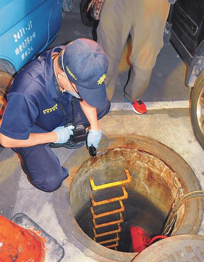 電鍍業者私下偷埋暗管將劇毒廢水排入民生汙水管線中，疑造成進入以汙水管維修的工人死亡。本報資料照片