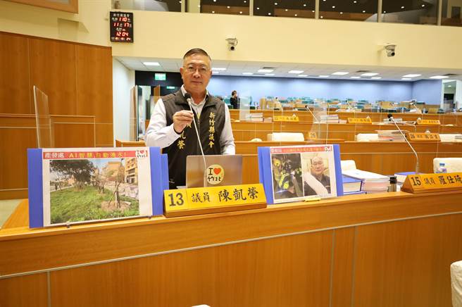 新竹县议员陈凯荣十分关心员警执勤安全，以及公共空间的安全与便利。（庄旻静摄）