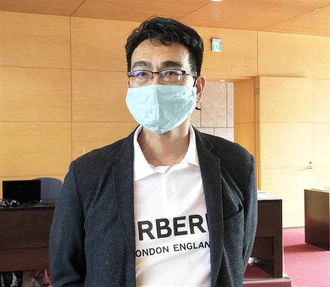 藍營市議員蘇柏興指出，警察局應全力維護投開票所的秩序，也要保護好候選人避免有人生事。（陳世宗攝）