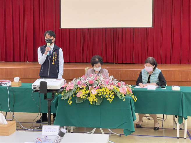 台中市政府法制局局长李善植表示，「台中地区国中小教师法律研习营」已迈入第四年，由于前三年教师参与踊跃并颇受好评。（台中市府提供／卢金足台中传真）