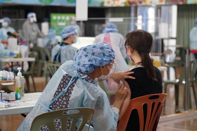 台北市又打错疫苗 流感疫苗没打到意外变 Az混打莫德纳 时事 中时
