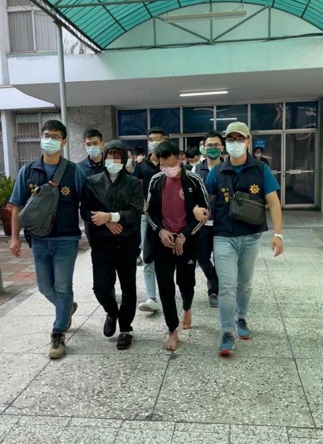 台籍人士勾結越南移工盜採珍貴林木。（移民署提供）