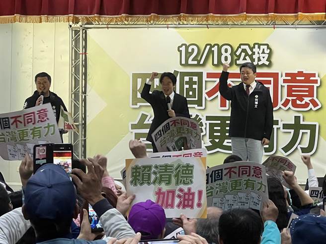 民进党「四个不同意」公投说明会今晚在板桥五权公园举行。（王扬杰摄）