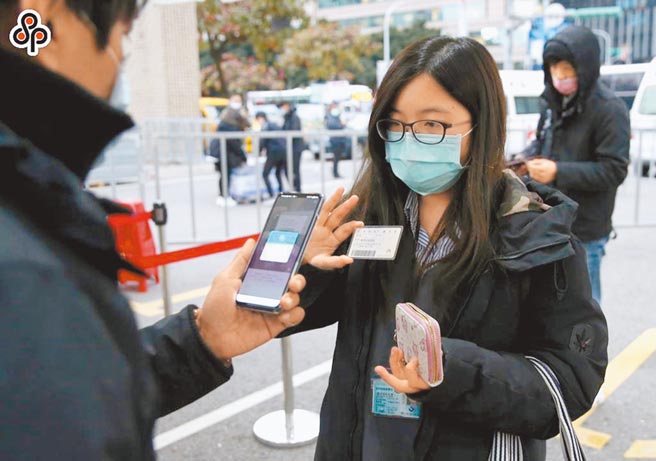 「台北通」APP吸引1萬3565位外籍人士註冊，市議員林亮君指出，已有資安專家點出台北通若收集到歐盟居民個資，恐涉及歐盟《一般資料保護規範》（GDPR）適用問題。（本報資料照片）