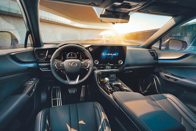 NX高规车型搭载14吋超大触控萤幕。（和泰汽车提供）