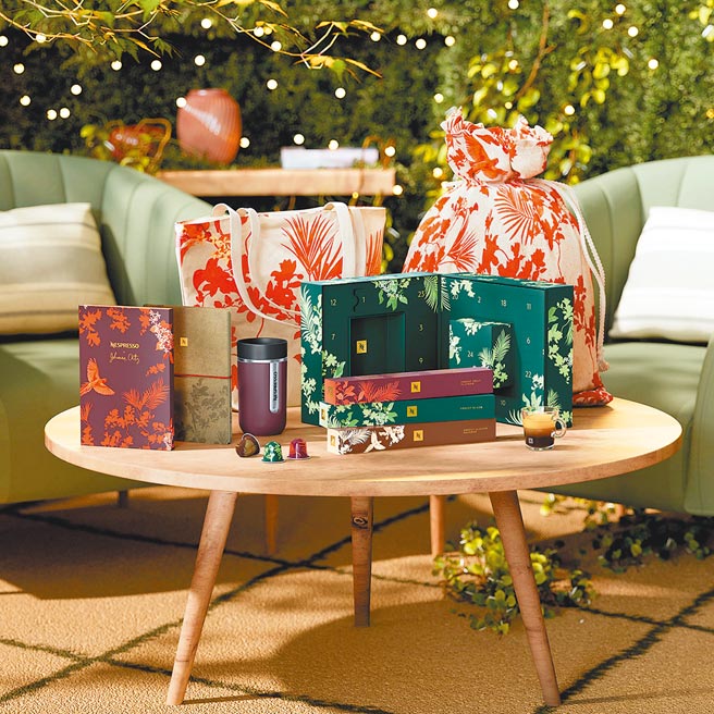 进入年底又开始要为耶诞做好准备，今年Nespresso就首携手拥有哥伦比亚时尚大使美誉的知名时装设计师乔汉娜奥提斯（Johanna Ortiz），以感谢森林的丰厚馈礼为主题，推出了全新3款节庆限量森林之心咖啡。（Nespresso提供）