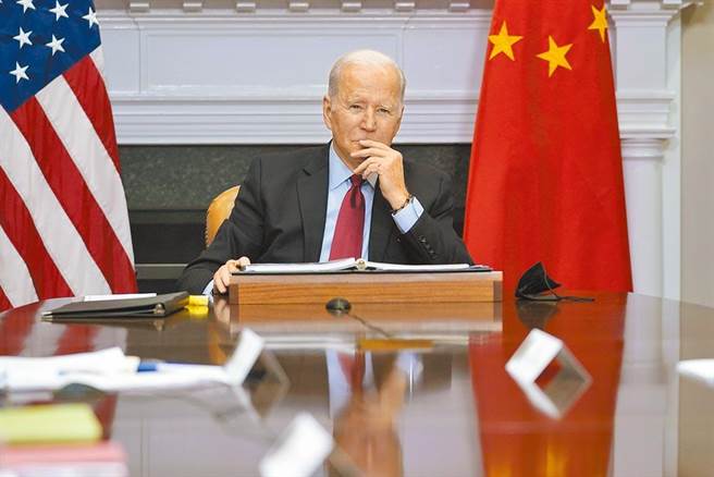 拜登政府邀请台湾，却未包括中国，可能是这场民主峰会最具争议的决定，此举绝对惹毛北京。若有协议「为了不刺激北京，请台湾不要派总统出席，同时要主动宣布」，势必让「抗中先锋」的蔡总统失色不少。（美联社）