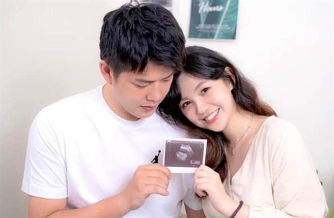简懿佳宣布怀孕喜讯 。（图／简懿佳脸书）