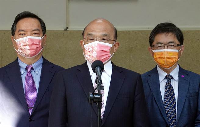 行政院长苏贞昌（中）。（资料照/姚志平摄）