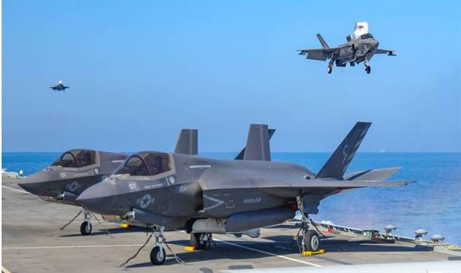 英美F-35B戰機在「伊莉莎白女王」號（HMS Queen Elizabeth，R08）航母上的畫面。（英國皇家海軍）